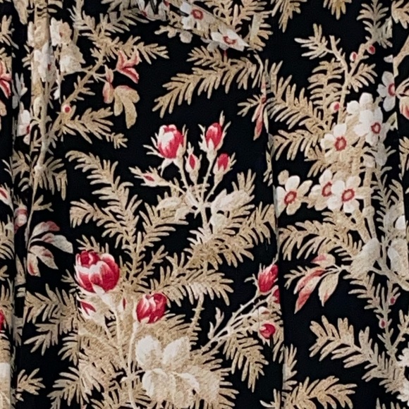 H&M Gorgeous Floral print Button Down Blouse! - Picture 4 of 11